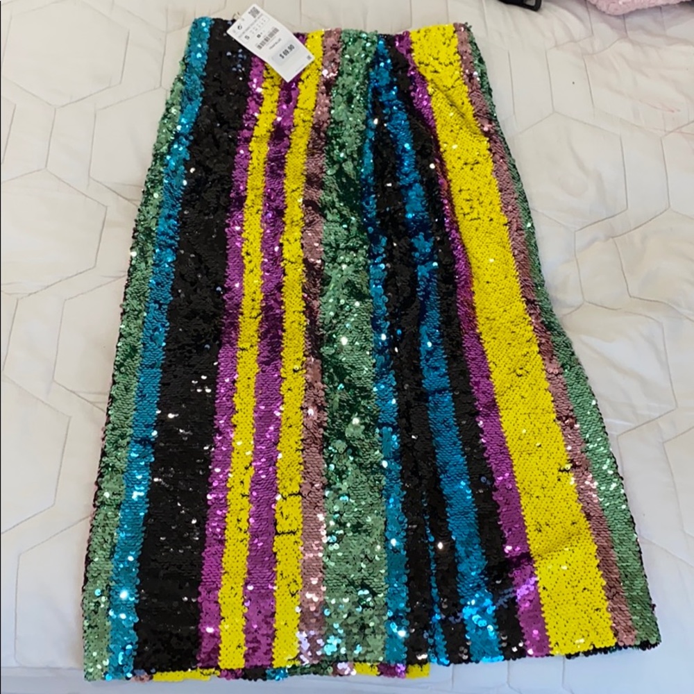 Sequenced skirt